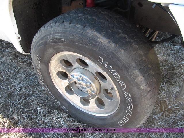 image for item B5084 2007 Ford F350 XLT Super Duty crew cab pickup truck