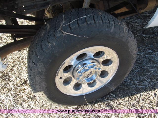 image for item B5084 2007 Ford F350 XLT Super Duty crew cab pickup truck