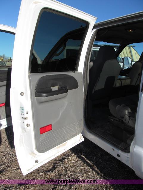 image for item B5084 2007 Ford F350 XLT Super Duty crew cab pickup truck