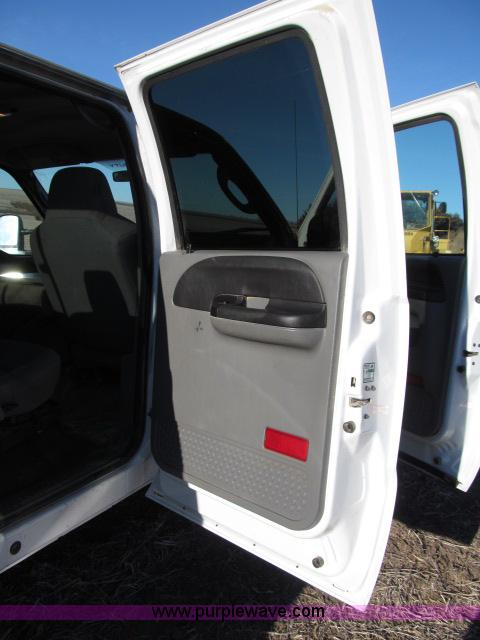 image for item B5084 2007 Ford F350 XLT Super Duty crew cab pickup truck