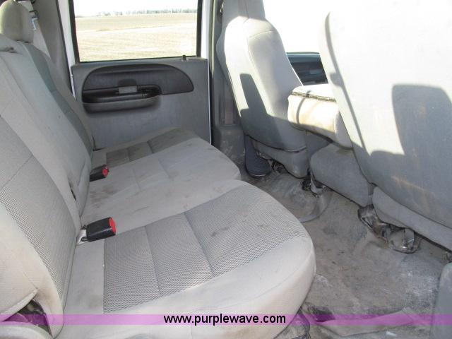 image for item B5084 2007 Ford F350 XLT Super Duty crew cab pickup truck