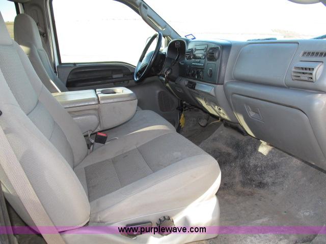 image for item B5084 2007 Ford F350 XLT Super Duty crew cab pickup truck