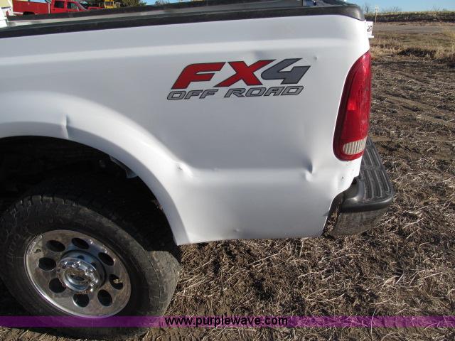 image for item B5084 2007 Ford F350 XLT Super Duty crew cab pickup truck