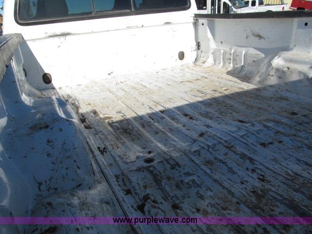 image for item B5084 2007 Ford F350 XLT Super Duty crew cab pickup truck