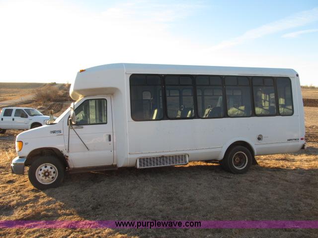 image for item B5088 2000 Ford E450 Super Duty bus