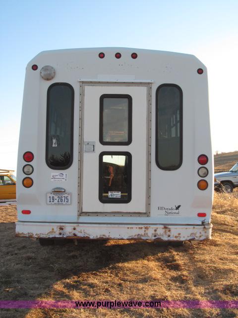 image for item B5088 2000 Ford E450 Super Duty bus