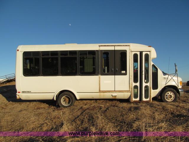 image for item B5088 2000 Ford E450 Super Duty bus