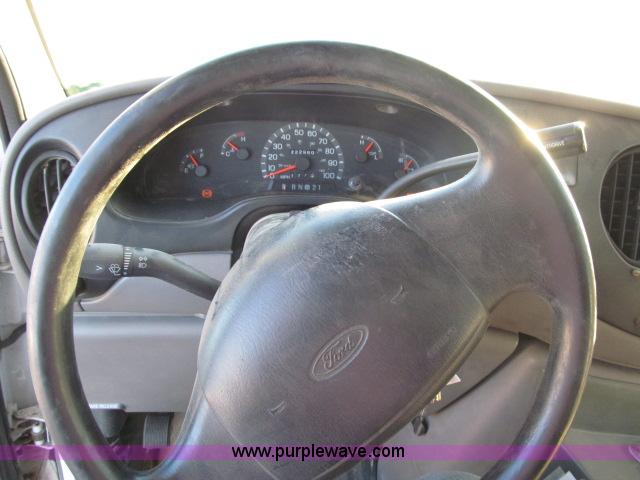 image for item B5088 2000 Ford E450 Super Duty bus