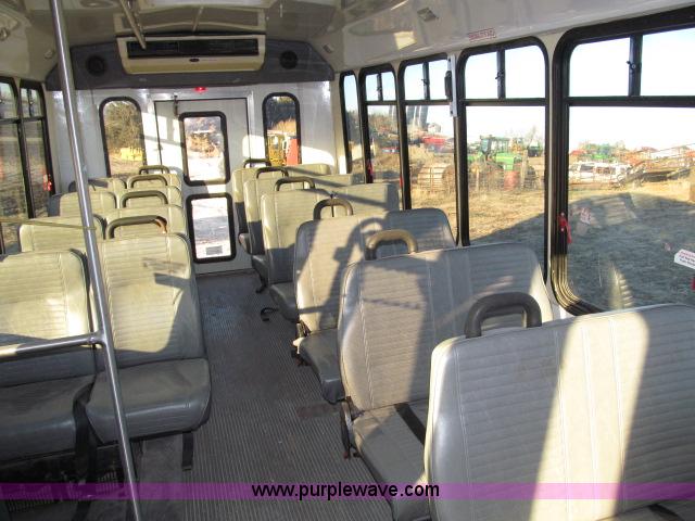 image for item B5088 2000 Ford E450 Super Duty bus