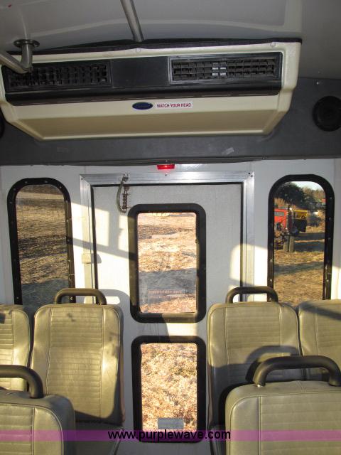 image for item B5088 2000 Ford E450 Super Duty bus