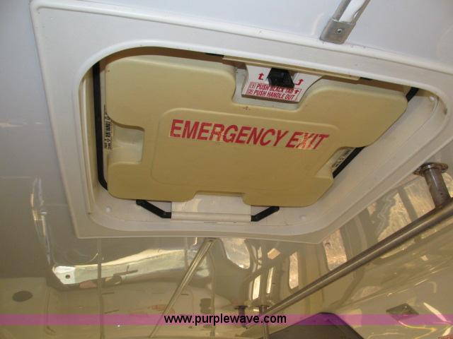 image for item B5088 2000 Ford E450 Super Duty bus