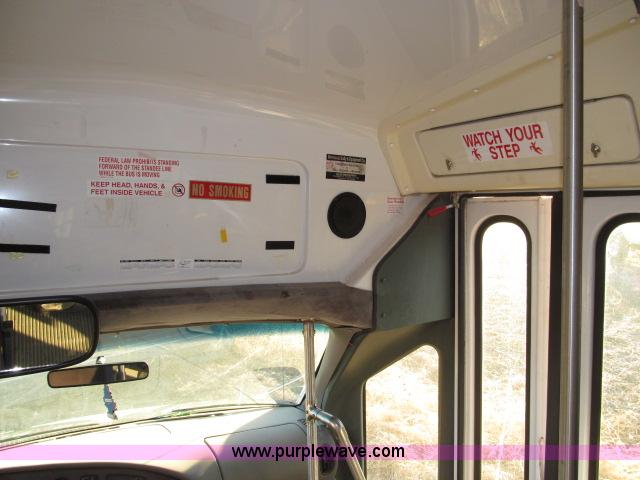 image for item B5088 2000 Ford E450 Super Duty bus