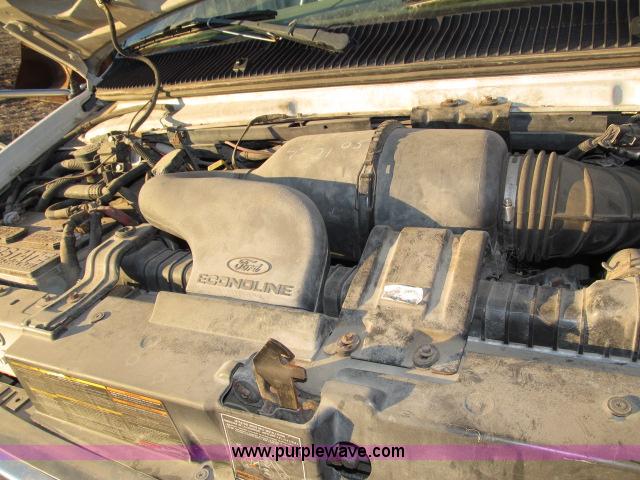 image for item B5088 2000 Ford E450 Super Duty bus