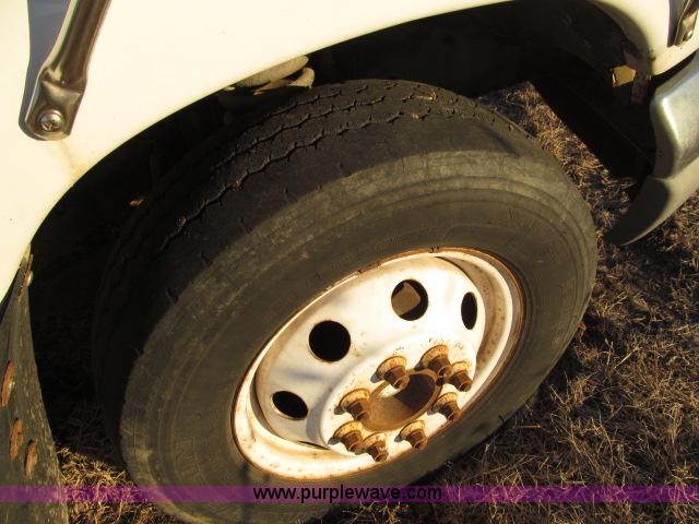 image for item B5088 2000 Ford E450 Super Duty bus