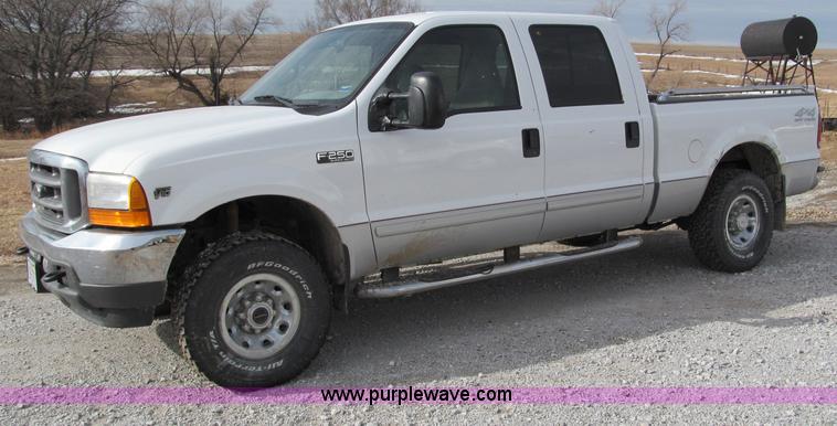 image for item B5095 2001 Ford F250 XLT Super Duty crew cab pickup truck