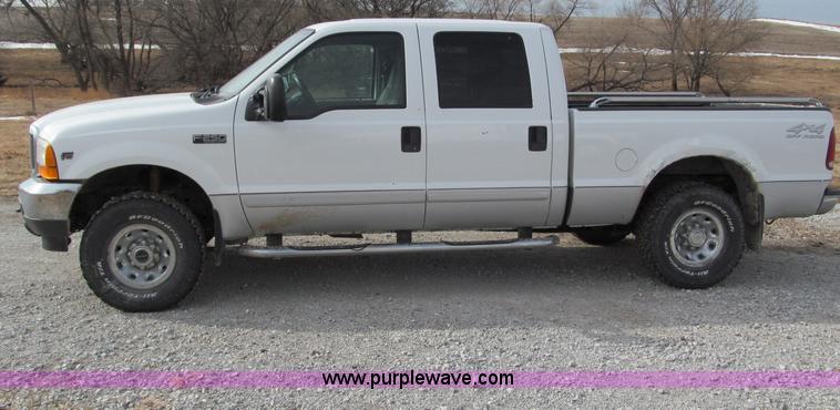image for item B5095 2001 Ford F250 XLT Super Duty crew cab pickup truck
