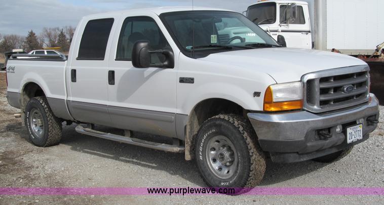 image for item B5095 2001 Ford F250 XLT Super Duty crew cab pickup truck