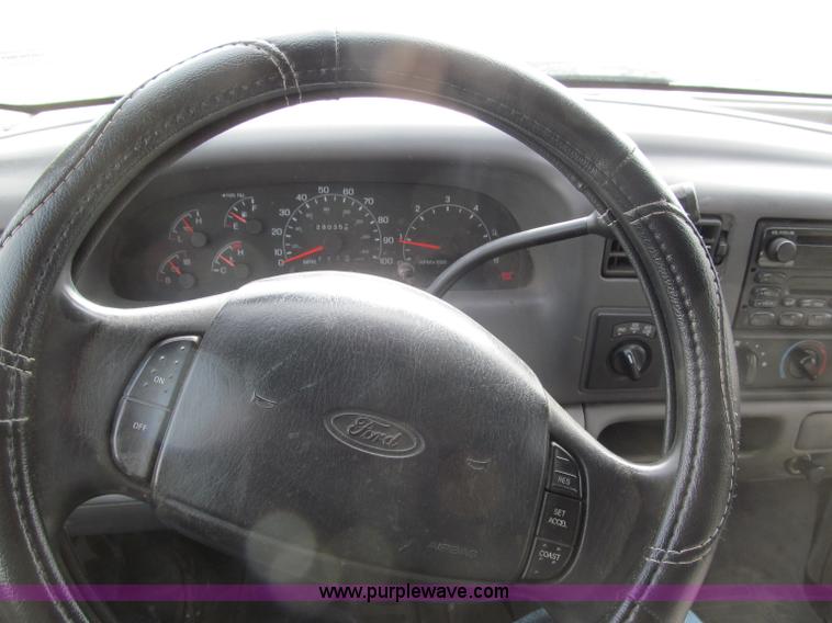 image for item B5095 2001 Ford F250 XLT Super Duty crew cab pickup truck