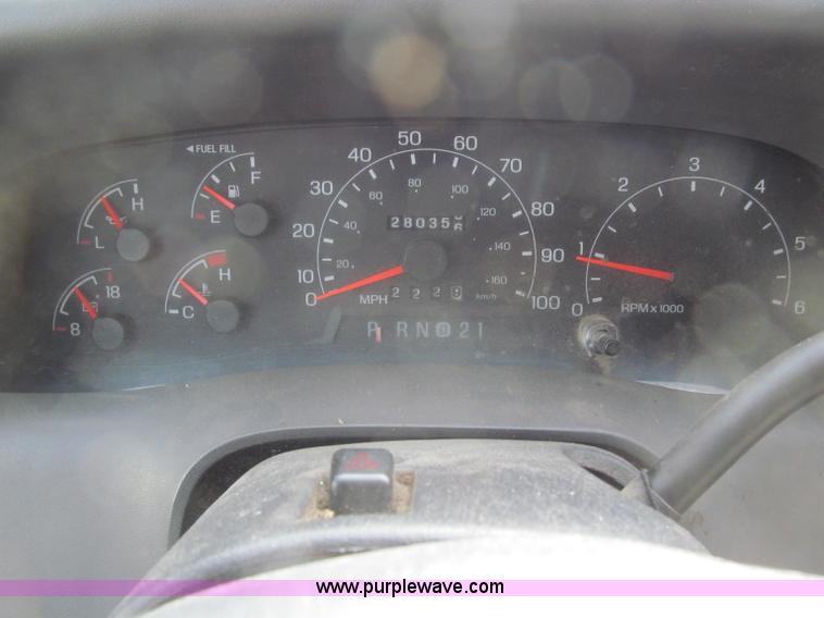 image for item B5095 2001 Ford F250 XLT Super Duty crew cab pickup truck