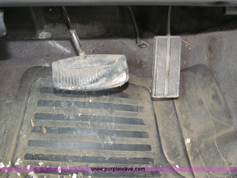 image for item B5095 2001 Ford F250 XLT Super Duty crew cab pickup truck