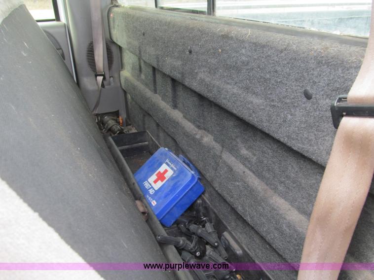 image for item B5095 2001 Ford F250 XLT Super Duty crew cab pickup truck