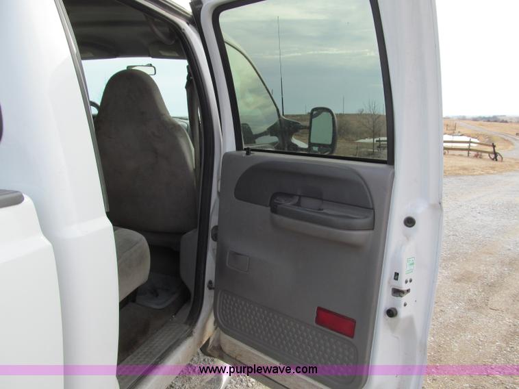 image for item B5095 2001 Ford F250 XLT Super Duty crew cab pickup truck