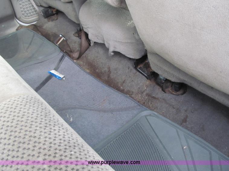 image for item B5095 2001 Ford F250 XLT Super Duty crew cab pickup truck