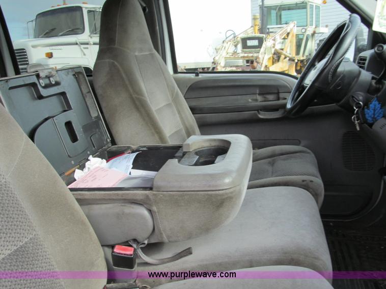 image for item B5095 2001 Ford F250 XLT Super Duty crew cab pickup truck