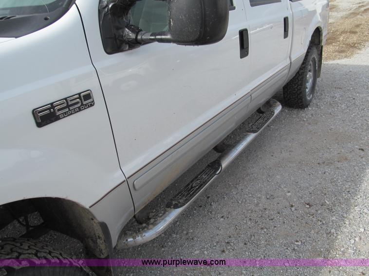 image for item B5095 2001 Ford F250 XLT Super Duty crew cab pickup truck