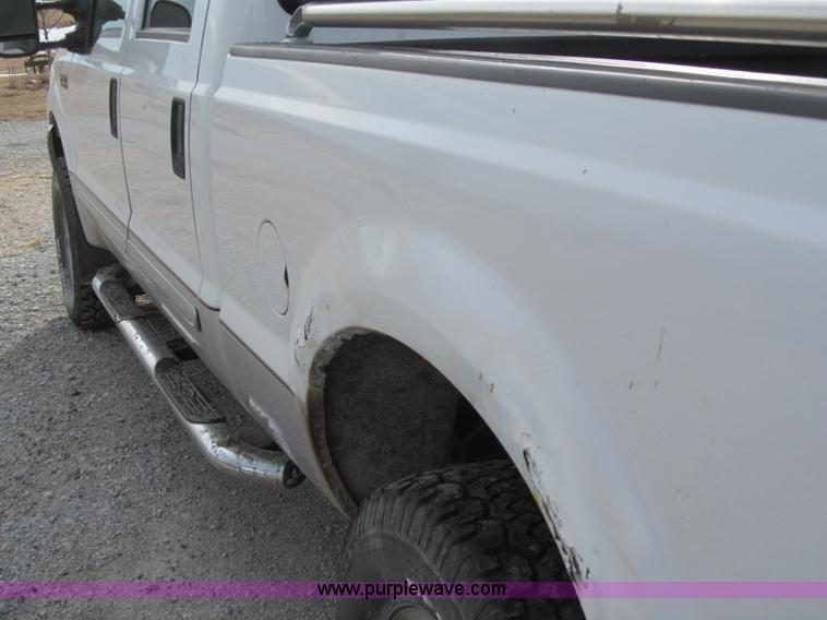 image for item B5095 2001 Ford F250 XLT Super Duty crew cab pickup truck