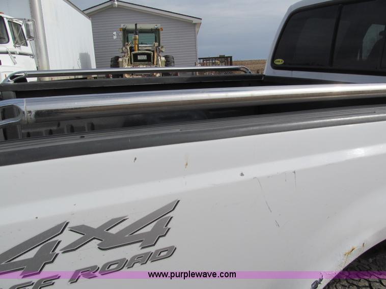 image for item B5095 2001 Ford F250 XLT Super Duty crew cab pickup truck