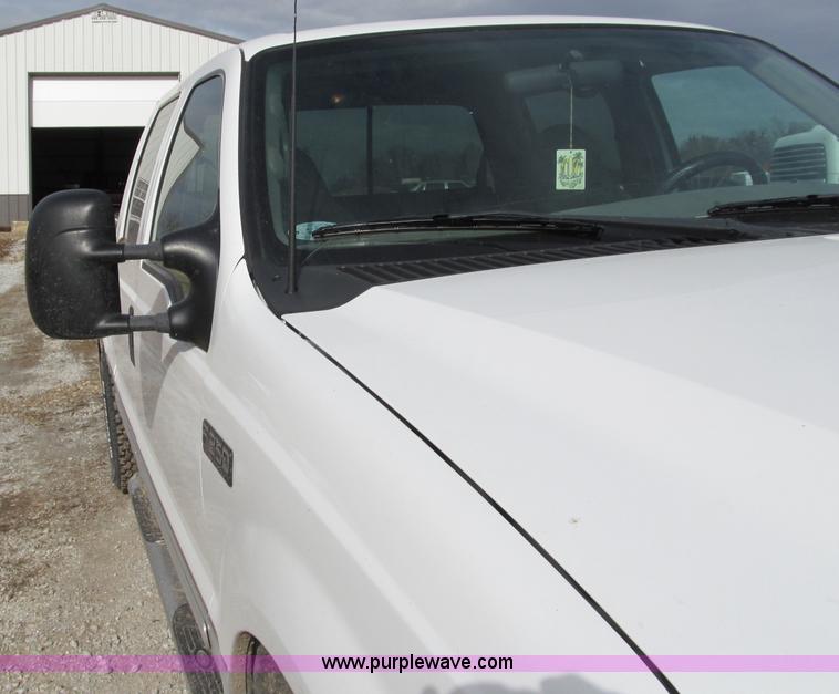 image for item B5095 2001 Ford F250 XLT Super Duty crew cab pickup truck