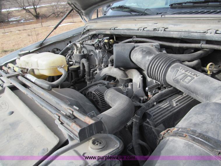 image for item B5095 2001 Ford F250 XLT Super Duty crew cab pickup truck