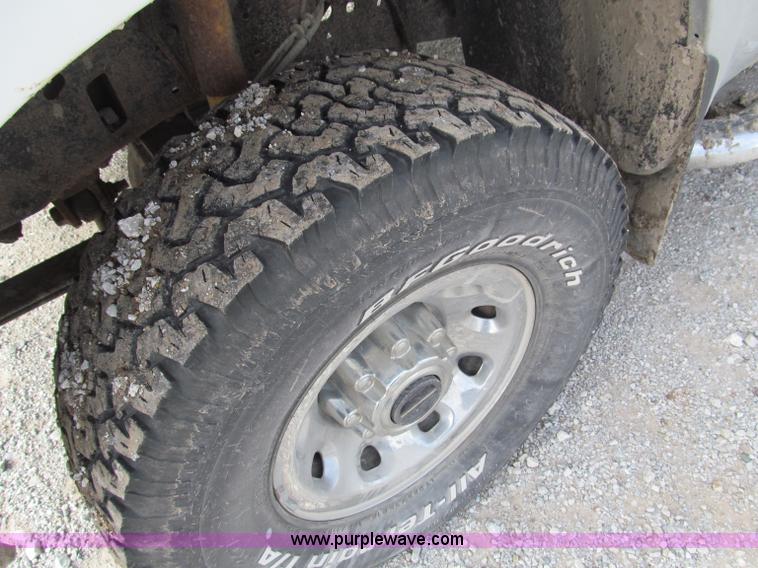 image for item B5095 2001 Ford F250 XLT Super Duty crew cab pickup truck