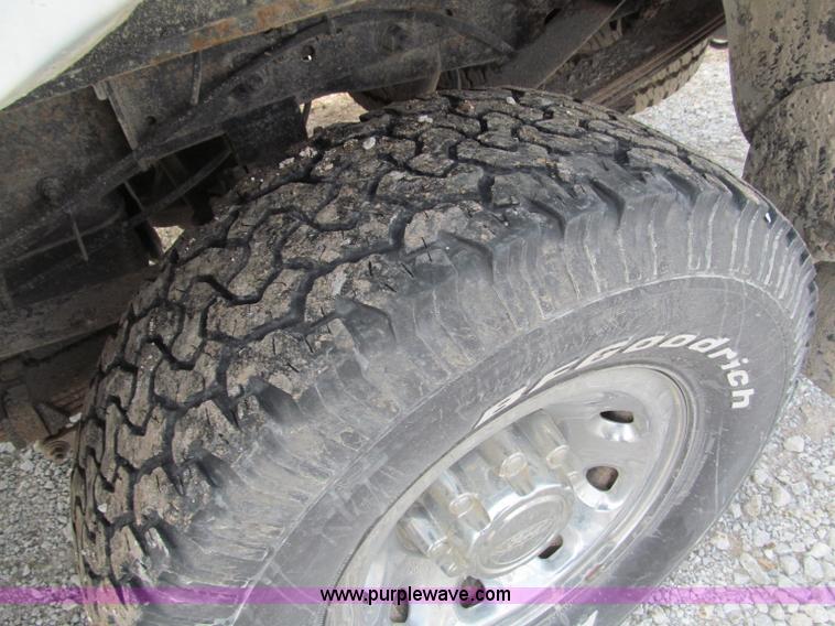 image for item B5095 2001 Ford F250 XLT Super Duty crew cab pickup truck