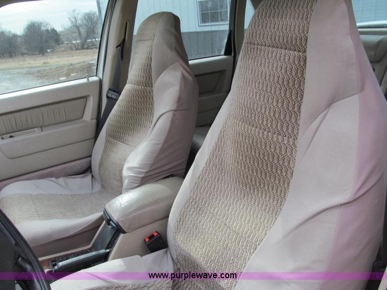 image for item B5096 1996 Volvo 850