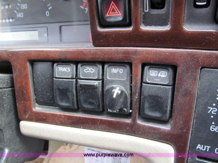 image for item B5096 1996 Volvo 850