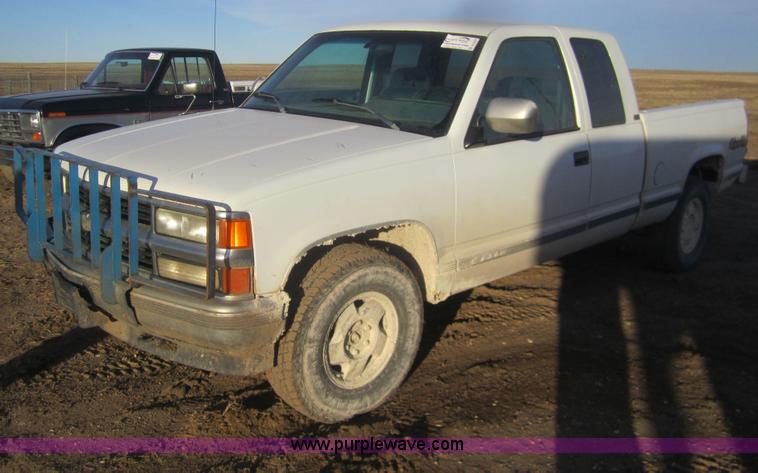 image for item B5622 1994 Chevrolet K1500 extended cab pickup truck