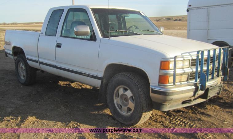 image for item B5622 1994 Chevrolet K1500 extended cab pickup truck