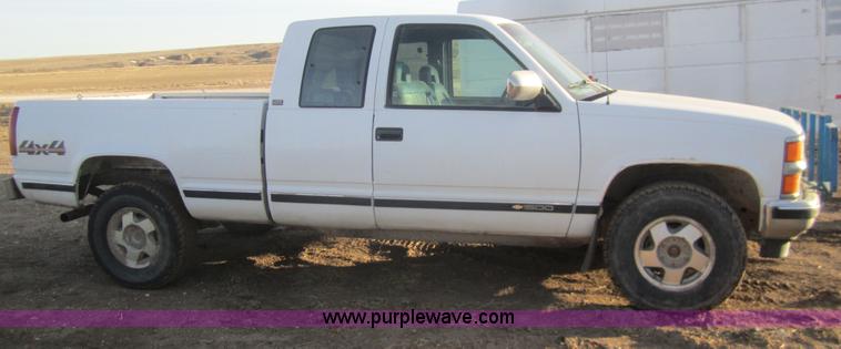 image for item B5622 1994 Chevrolet K1500 extended cab pickup truck