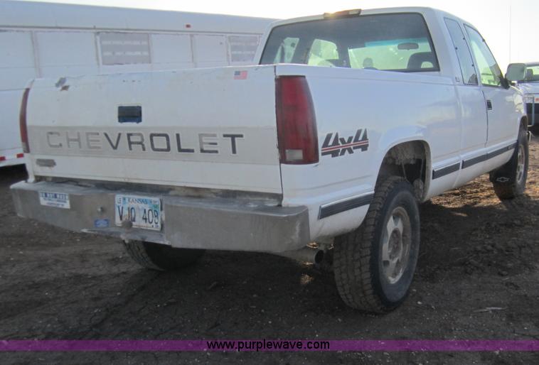 image for item B5622 1994 Chevrolet K1500 extended cab pickup truck