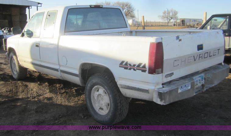 image for item B5622 1994 Chevrolet K1500 extended cab pickup truck