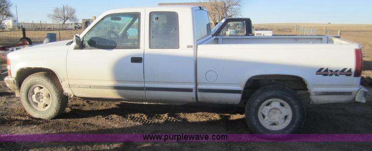 image for item B5622 1994 Chevrolet K1500 extended cab pickup truck