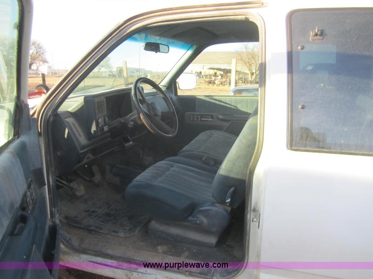 image for item B5622 1994 Chevrolet K1500 extended cab pickup truck