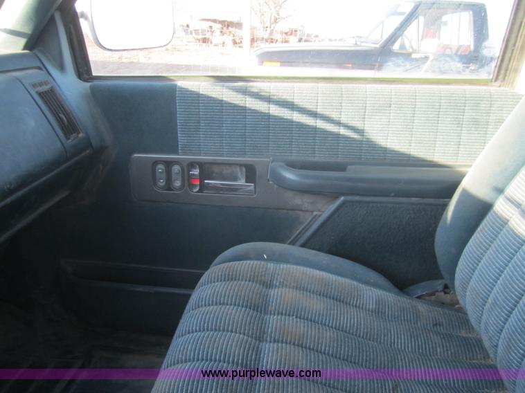 image for item B5622 1994 Chevrolet K1500 extended cab pickup truck