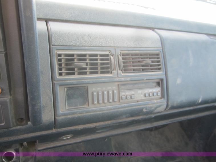 image for item B5622 1994 Chevrolet K1500 extended cab pickup truck