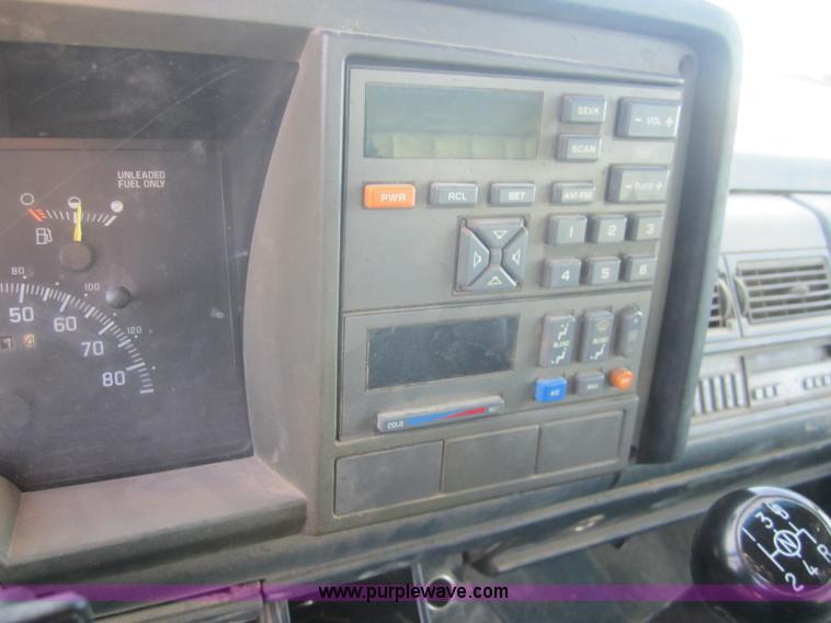 image for item B5622 1994 Chevrolet K1500 extended cab pickup truck