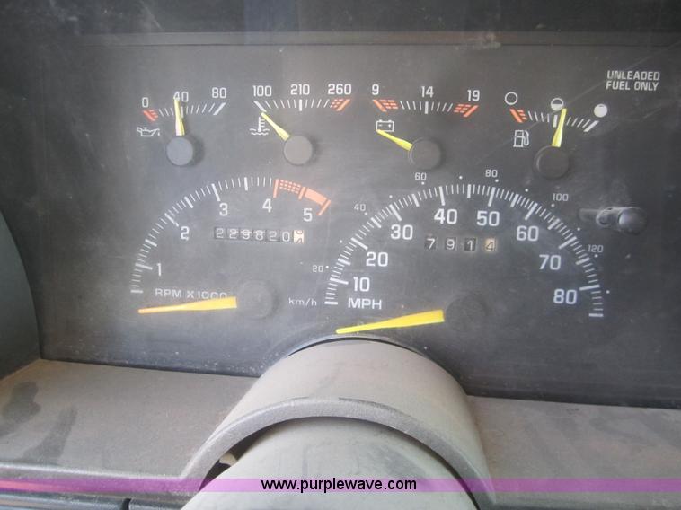 image for item B5622 1994 Chevrolet K1500 extended cab pickup truck