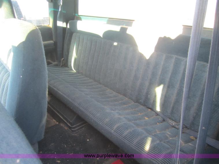 image for item B5622 1994 Chevrolet K1500 extended cab pickup truck