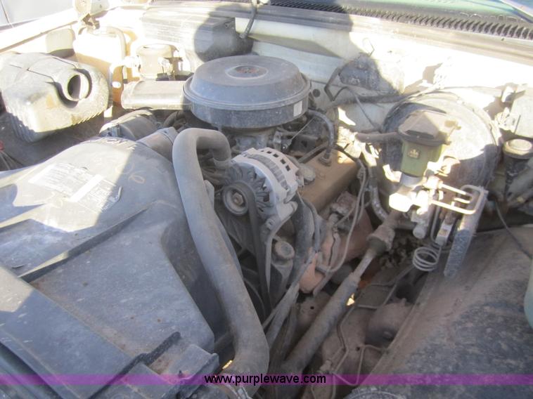 image for item B5622 1994 Chevrolet K1500 extended cab pickup truck